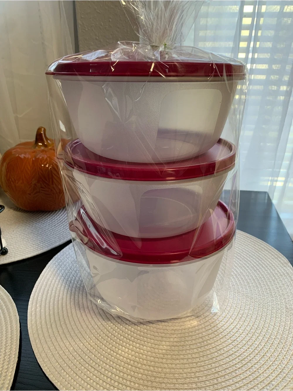 ❤️🤍 Tupperware White Nesting Bowls with Pink Lids - 3-Piece Set ❤️🤍